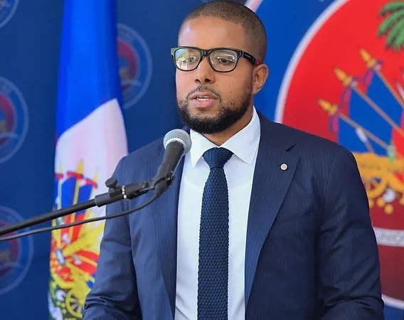 Serge Gabriel Collin, ministre de l'Économie et des Finances d'Haïti, lors d'une prise de parole publique.